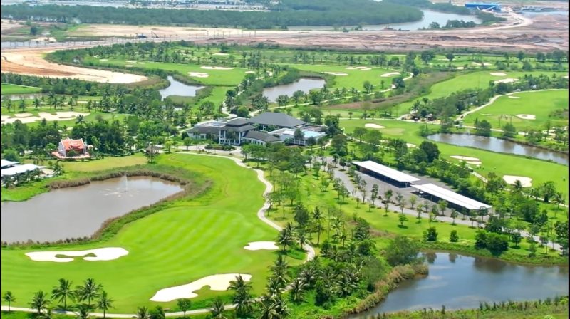 Sân Golf 36 lỗ trên đảo tại Vin Vũ Yên